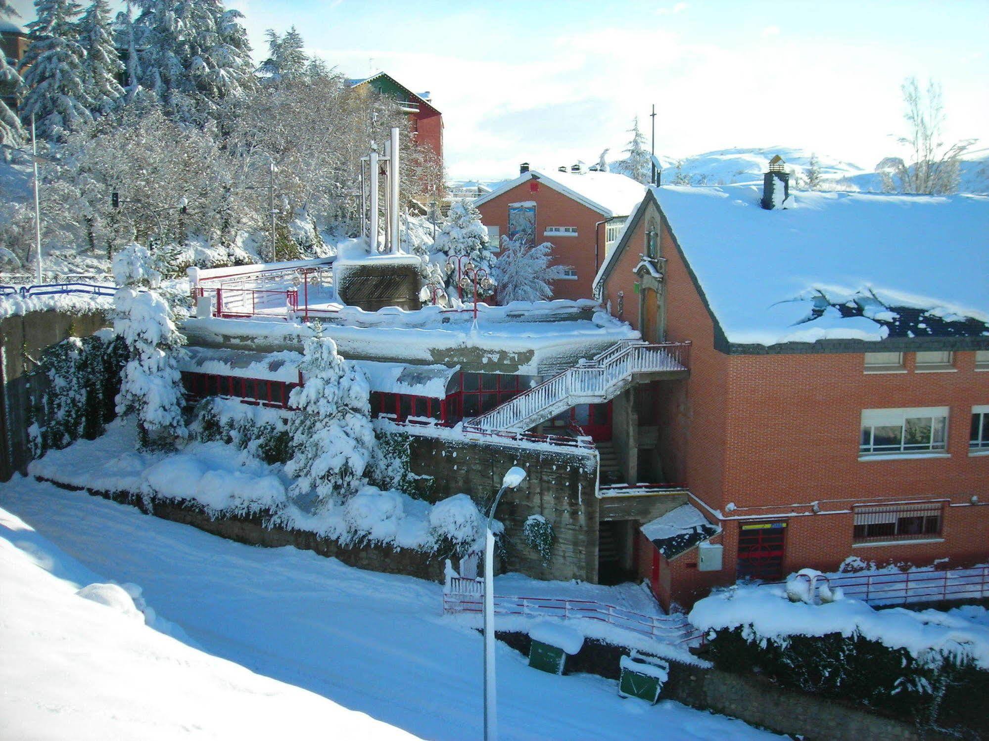 Residencia Albergue Jaca Buitenkant foto