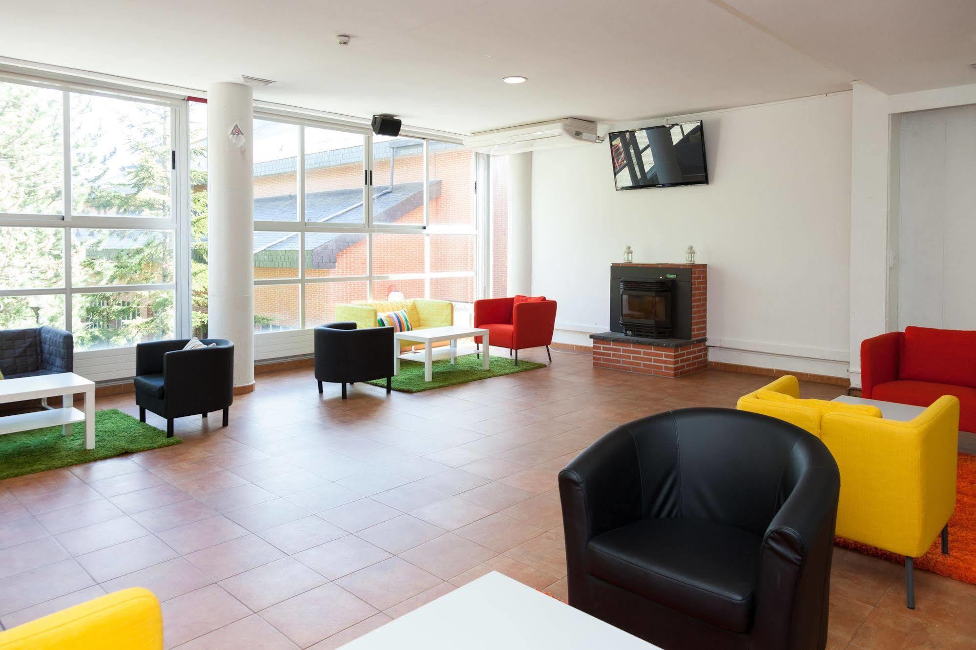 Residencia Albergue Jaca Buitenkant foto